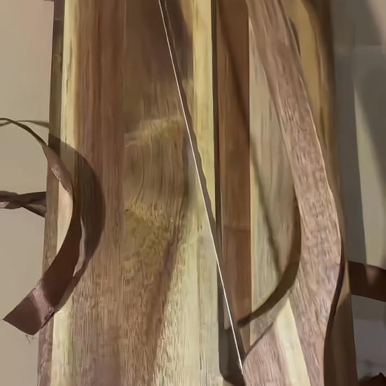 Brot Schneidebrett Set mit Verstellbarer Führung Holz Schneidebrett & Edelstahl Wellenschliffmesser für Baguette Laib und Sandwich, Alles-in-Einem Kit