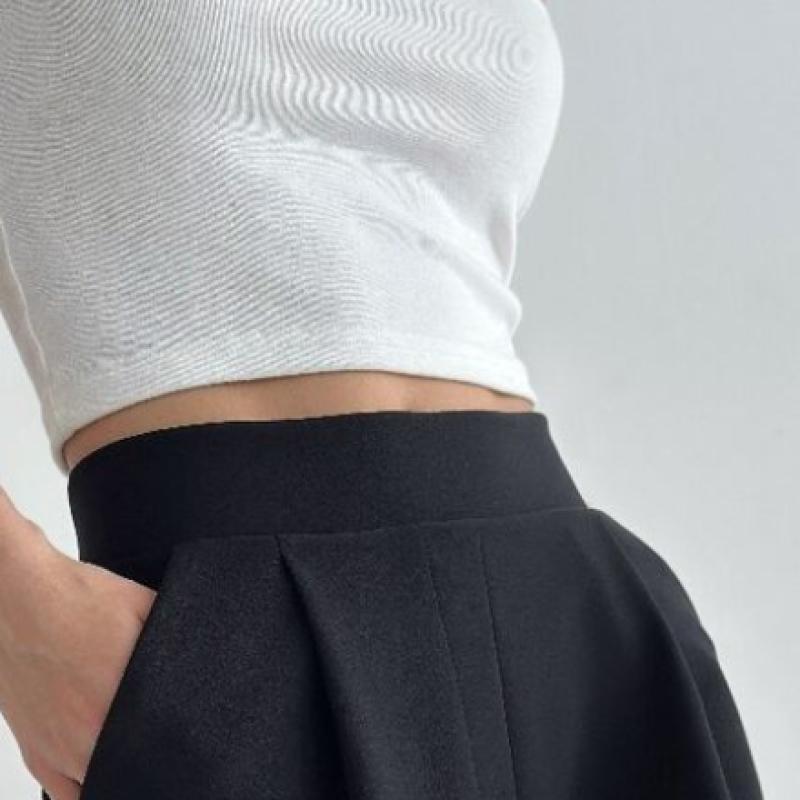 New Arrivals Open Run Women Pintuck Wide 4 Length Stretch Banding Shorts
