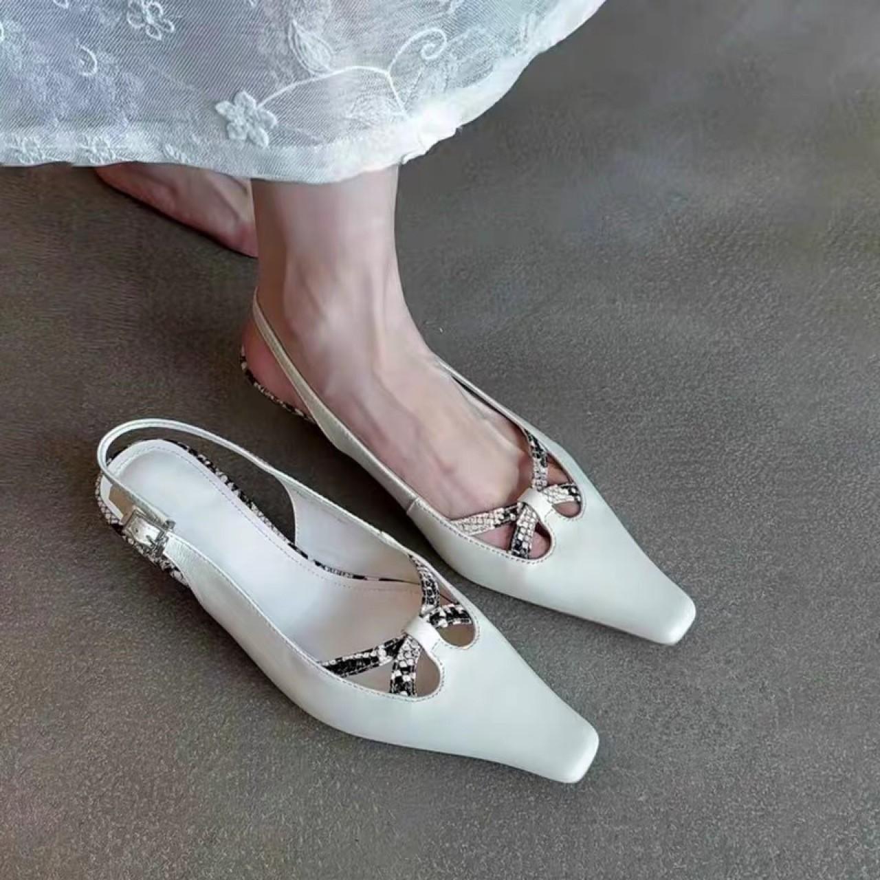 

Sheepskin version~ Square head hollow design kitten heel sandals women s French temperament bag head one-word buckle belt low heel shoes 40 белый