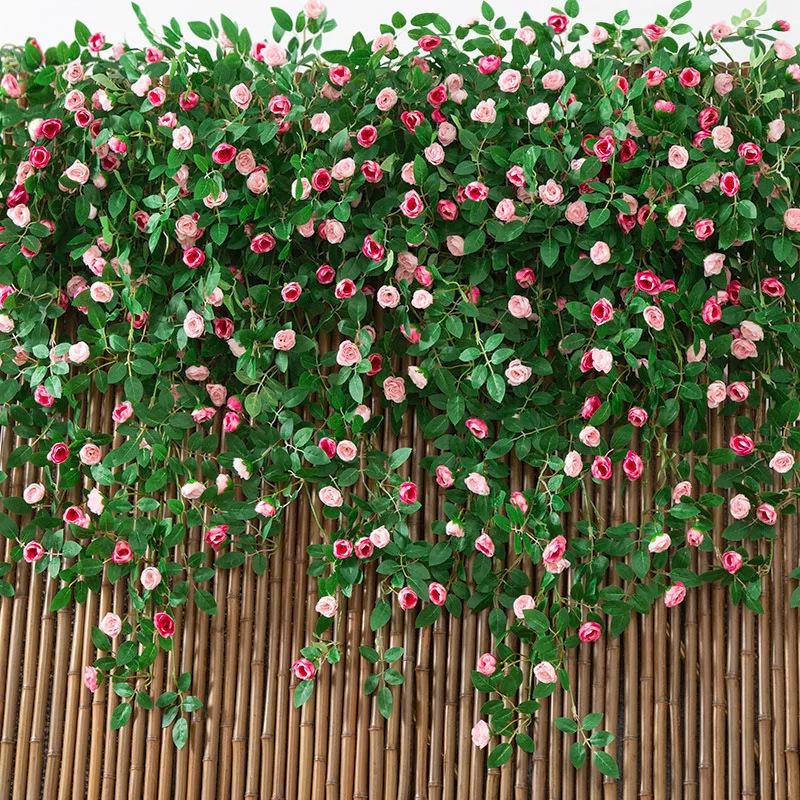 Hochwertige künstliche Rosenranke für florale Wanddekoration