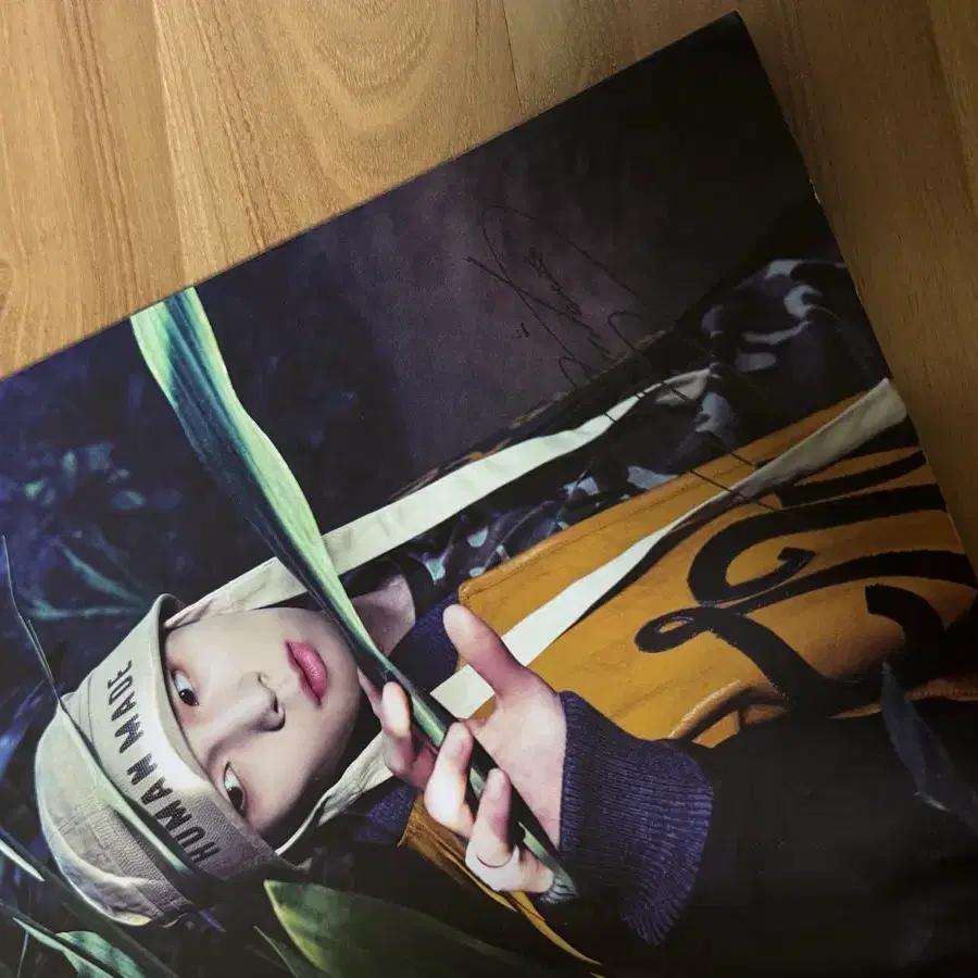 SHINee Hard Signed Album