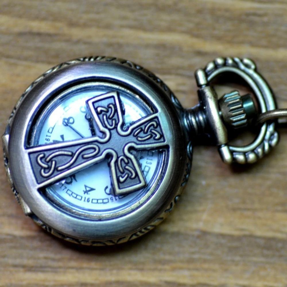 Creative Retro Flip Pocket Watch Personalized Three-dimensional Engraved Vintage Necklace Watch for Boys and Girls Commemorative Quartz Watch