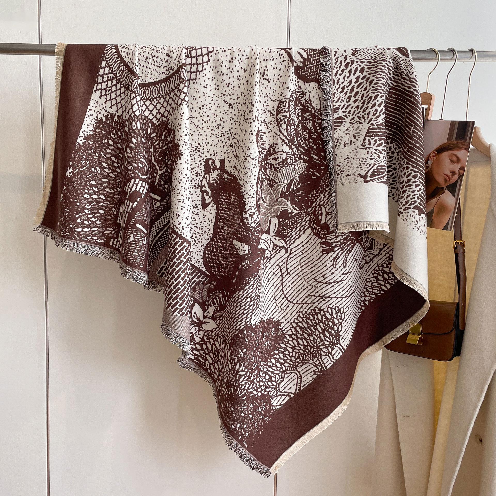 

Корейская версия шарфа из искусственного кашемира Женский зимний теплый Утолщенный Универсальный Анималистический Кисточки Квадратный Шарф Шаль Шарф 130*130cm коричневый