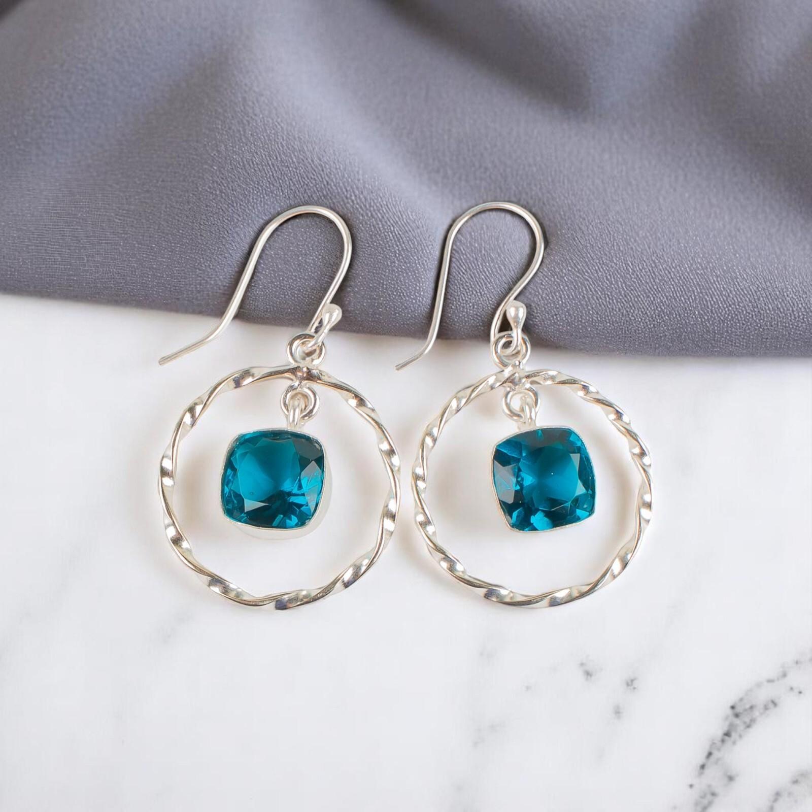 

Апатит Драгоценный камень 925 Стерлинговое серебро Ювелирные изделия Ручной работы Серьги-капли/подвески 1,60 EE-60-8