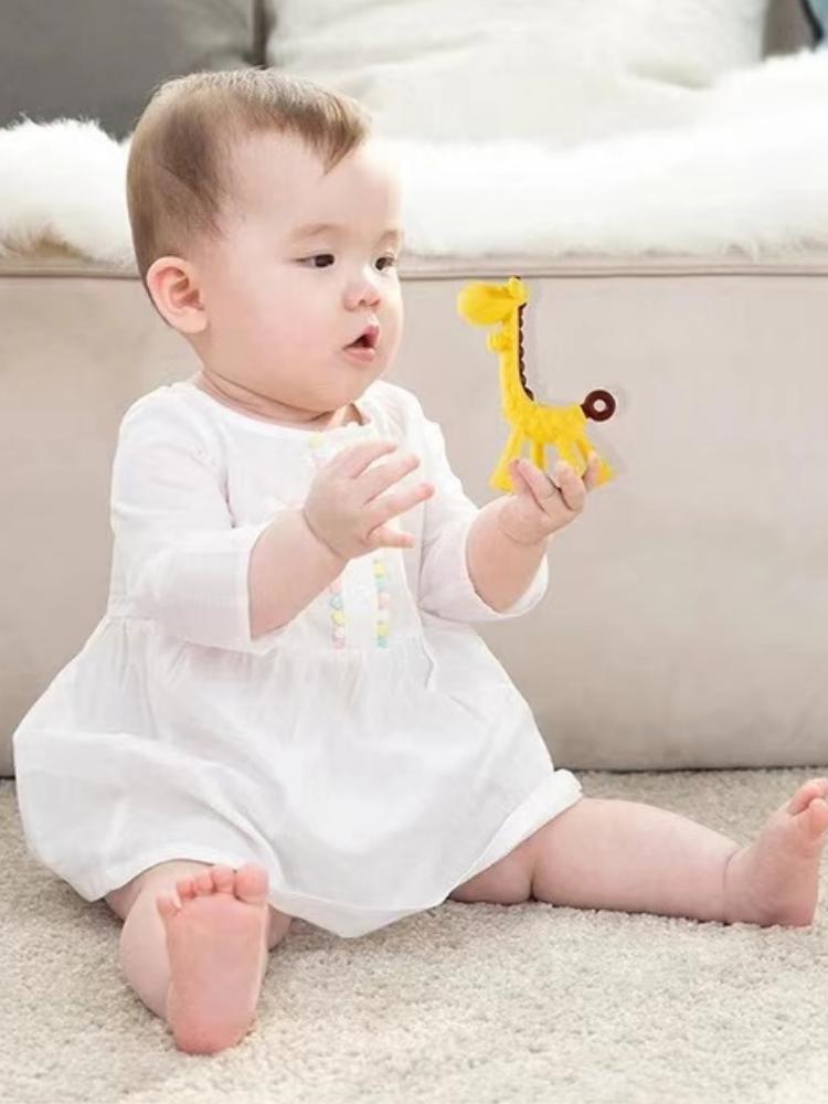 1Pcs Baby Teething Teether, Giraffe Shape Cartoon Baby Ring Teether, BPA-Free Silicone Chewing Charm, Baby Teething Teether