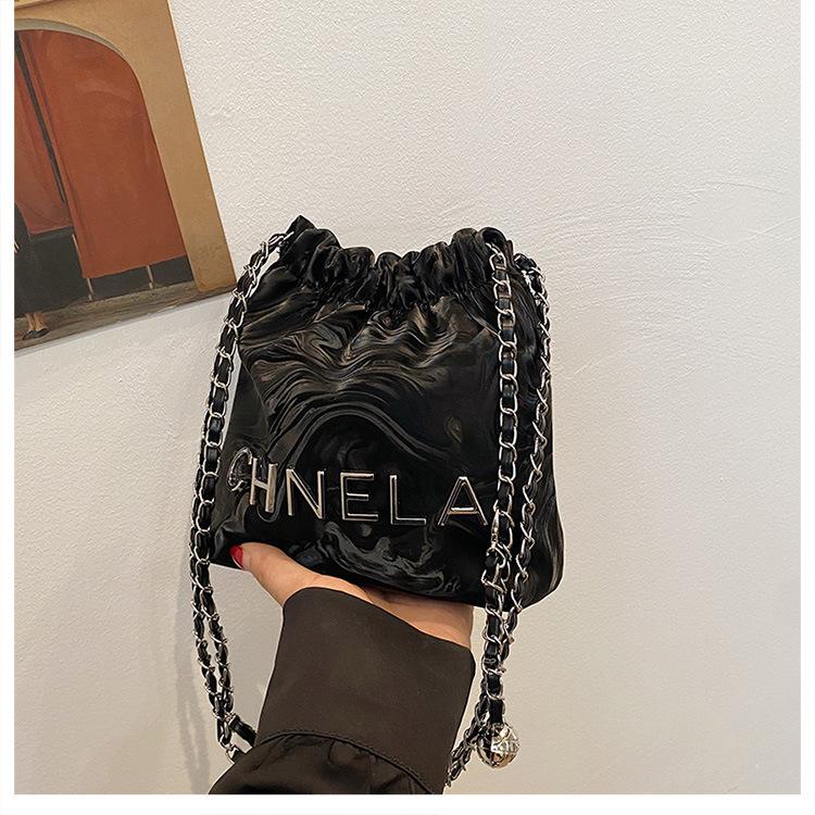 

Xiaoxiangfeng rhombus chain bag bag, high-end sense, large-capacity garbage bag, messenger bag, mini shoulder tote bag. чорний