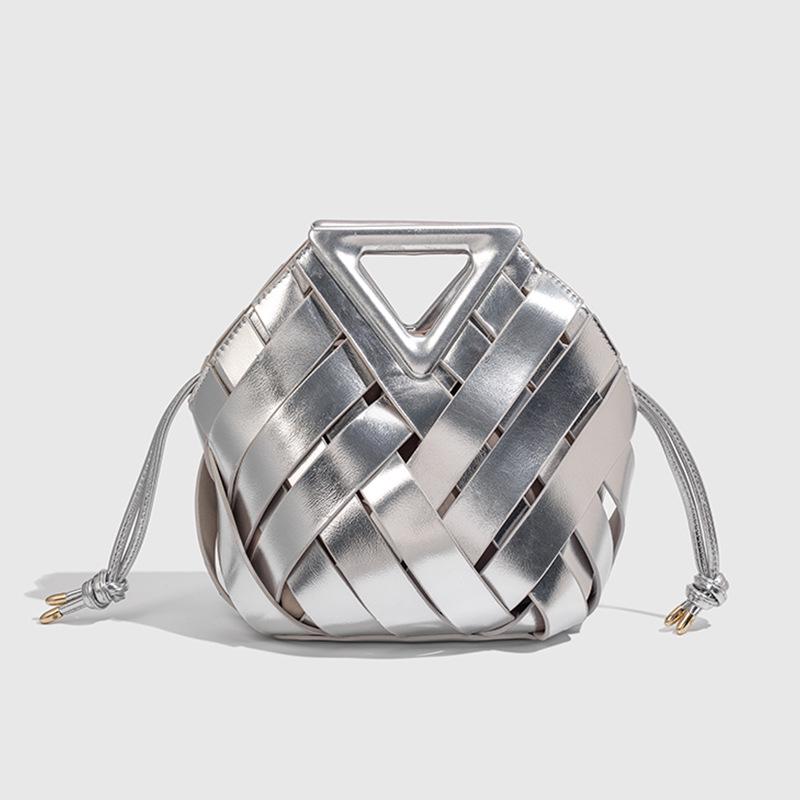 

Crossbody Magnetic Buckle Woven Handbag: Stylish Hollow Design with Diamond Weave and Vegetable Basket Accents 30*21*27 cm