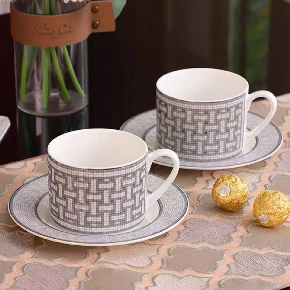 Evropský retro lehký luxusní keramický kávový šálek Domácí šálek a podšálek z kostního porcelánu Sada Anglický odpolední čaj Kreativní šálek na čaj Šálek Dárek