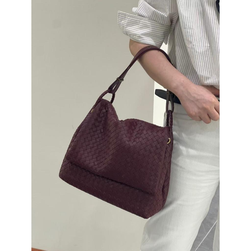 Simple and versatile light luxury flap bags, a variety of leather women's bags, hand-woven bags, high-end sheepskin shoulder bags