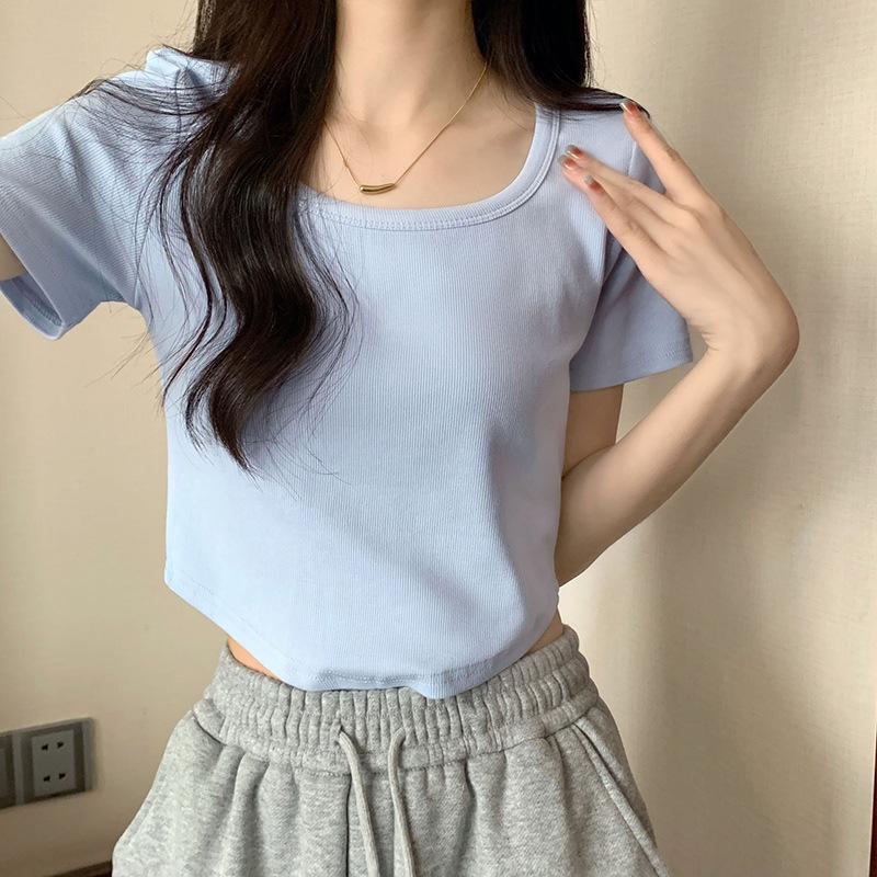 Jednobarevné základní všestranné dámské tričko s kulatým výstřihem, designovým zakřiveným lemem, krátkým slim fit střihem, letní novinka pro spodní vrstvu