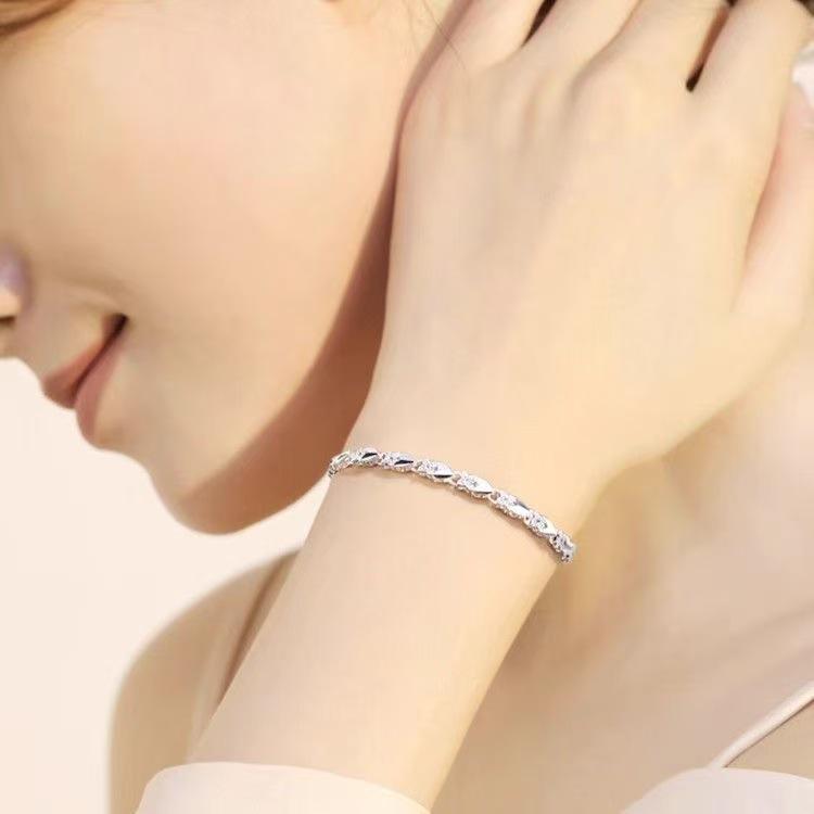 Náramek s přívěsky Srdce a čtyřlístek - Módní dárek pro ženy, přítelkyně nebo nejlepší kamarádky