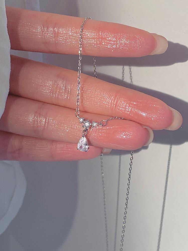 S925 Sterling Silver Water Drop Necklace for Women - Elegant, Trendy & Minimalist Clavicle Chain. 925 Silver