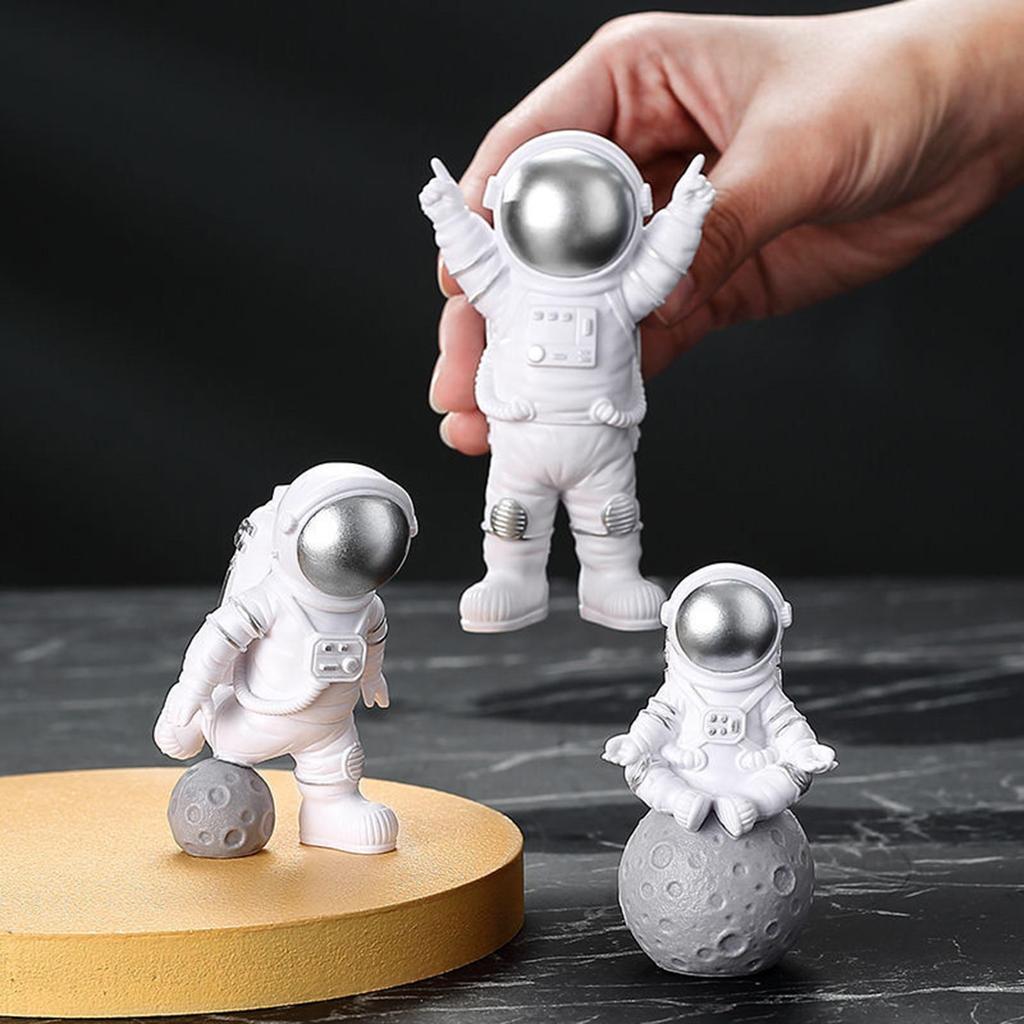 4Pcs Astronaut Statue Fireplace Model Resin Spaceman Figurine Home Decor