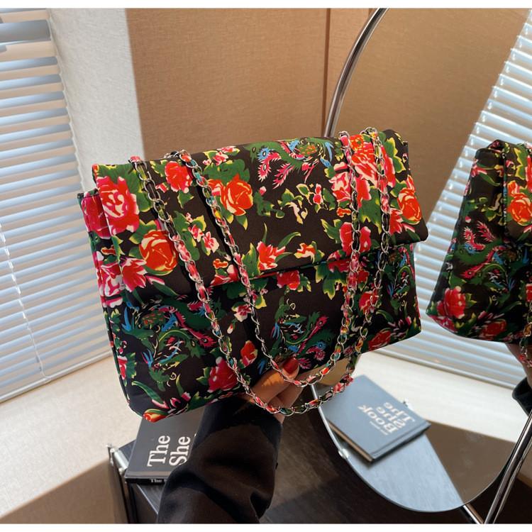 

Fashionable Black Green Blue Red Shoulder Bag Chain Print Northeastern Fabric Trendy чёрный