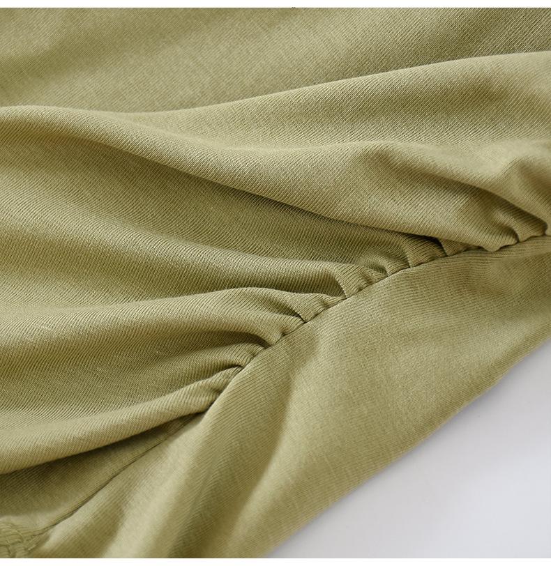 Chest-Padded Slim Fit Women's Top: Round Neck, Long Sleeve, Fishtail Hem, No Bra Needed, Autumn/Winter Style.