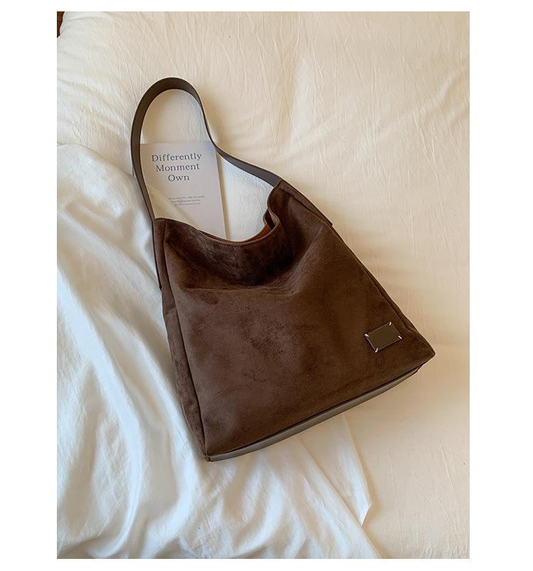 Retro Matte Niche Underarm Bag 2025 New Versatile Women's Bag Popular Shoulder Messenger Bag Fashion Tote Bag