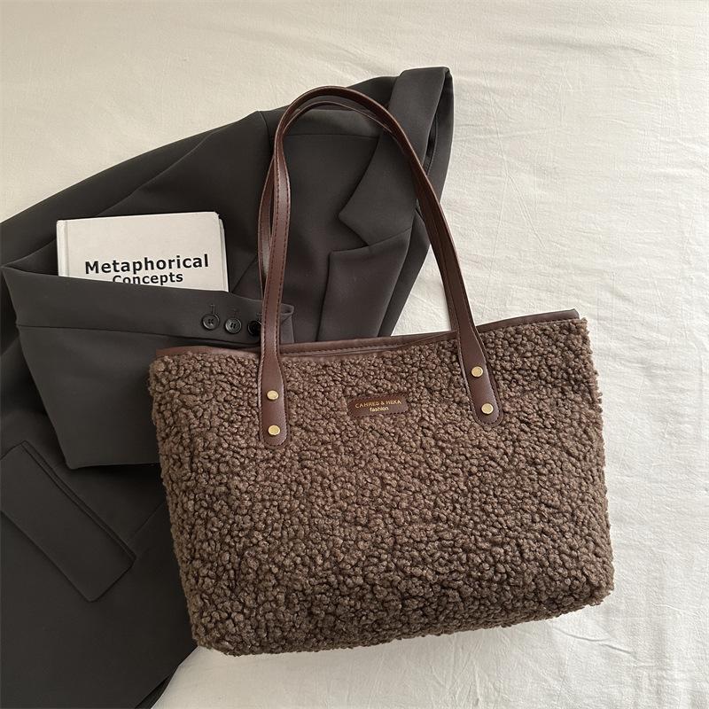 Bolsa de pelúcia feminina outono e inverno nova tendência fofa de ombro sob o braço grande capacidade superfície macia bolsa tote para o dia a dia