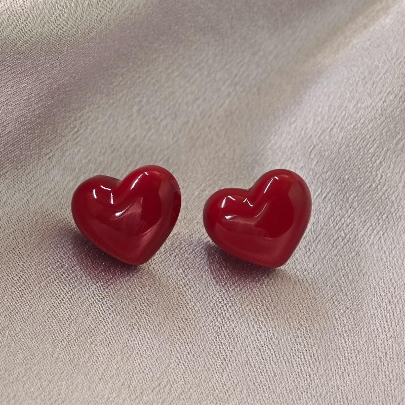 

Корейские серьги-пусеты в виде красного сердца Ancora Luxury с уникальными круглыми бусинами