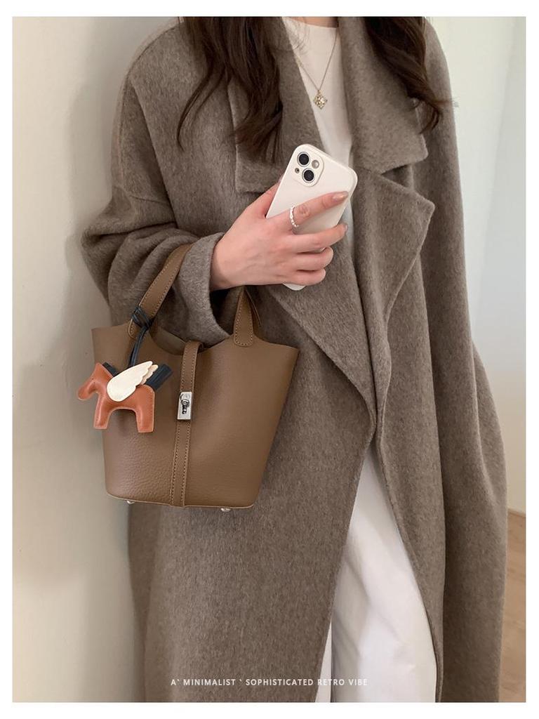 2025 Trendy Korean Niche Women's Crossbody Bucket Handbag for Autumn/Winter