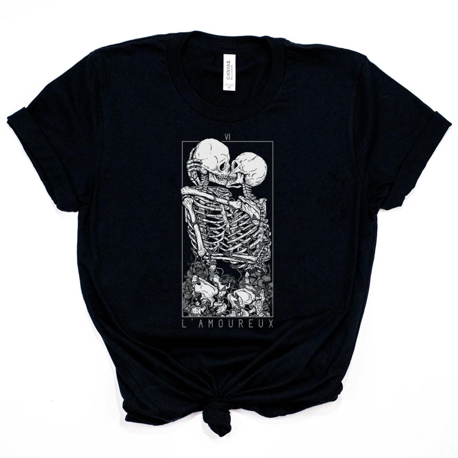 

2020 Cool Gothic Shirt The Lover s Skeleton T-Shirt Funny Skull Kisses Punk Tee Unsex Hipster Tops XXXXXL різнокольоровий