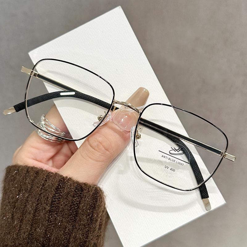 Square Frame Anti-blue Flat Light Mirror Without Makeup Fashionable Gold Silk Simple Glasses For Women  Myopia Glasses Frame