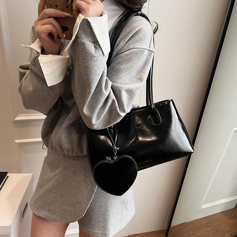 Retro Bag Women's Large Capacity 2025 New Autumn and Winter Retro Versatile Shoulder Underarm Bag Casual Work Commuter Bag