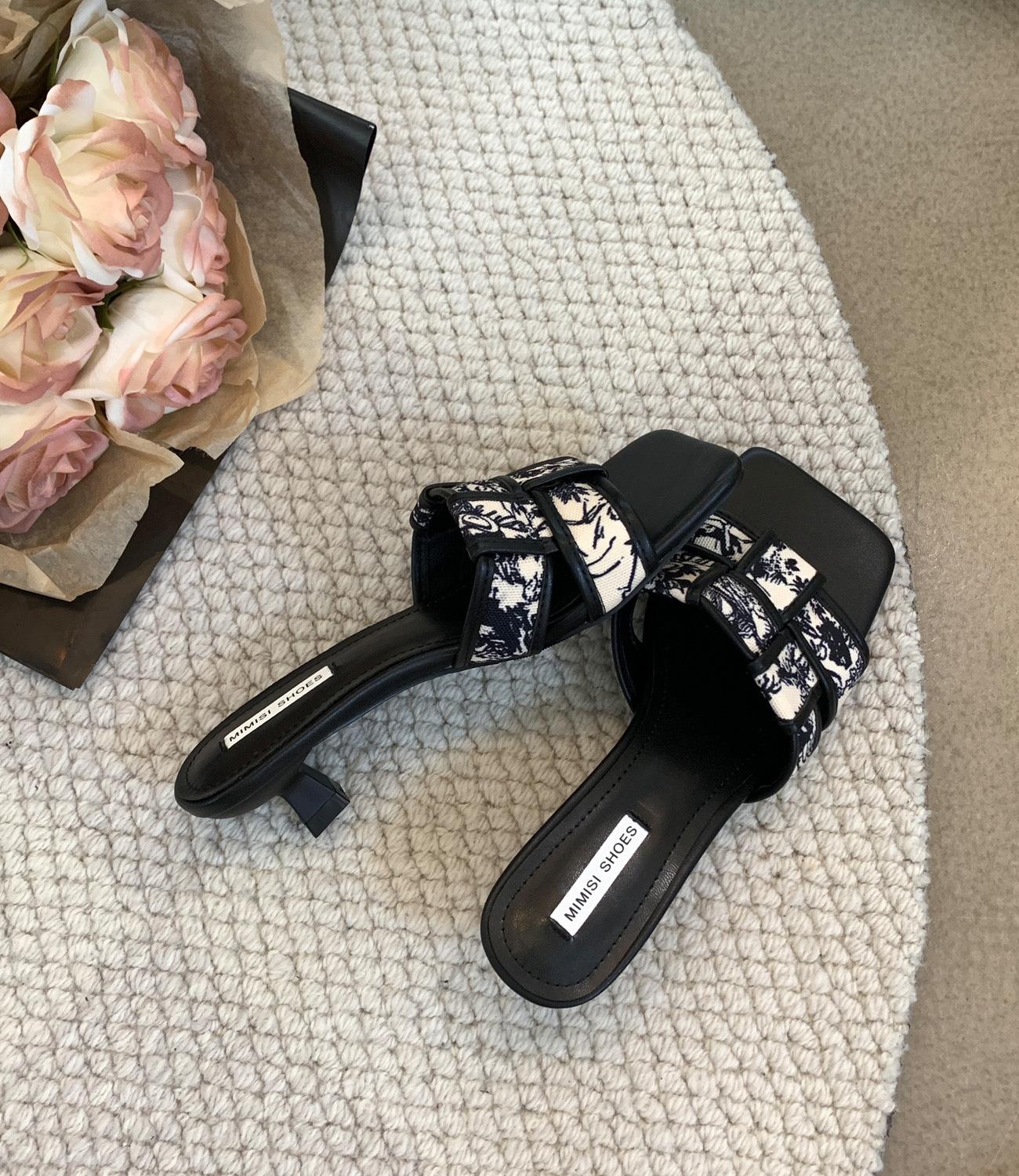 

Нишевый французский стиль~! Женские летние тапочки с открытым носком и квадратным каблуком, однотонные плетеные тапочки в стиле ретро с тонким каблуком 40