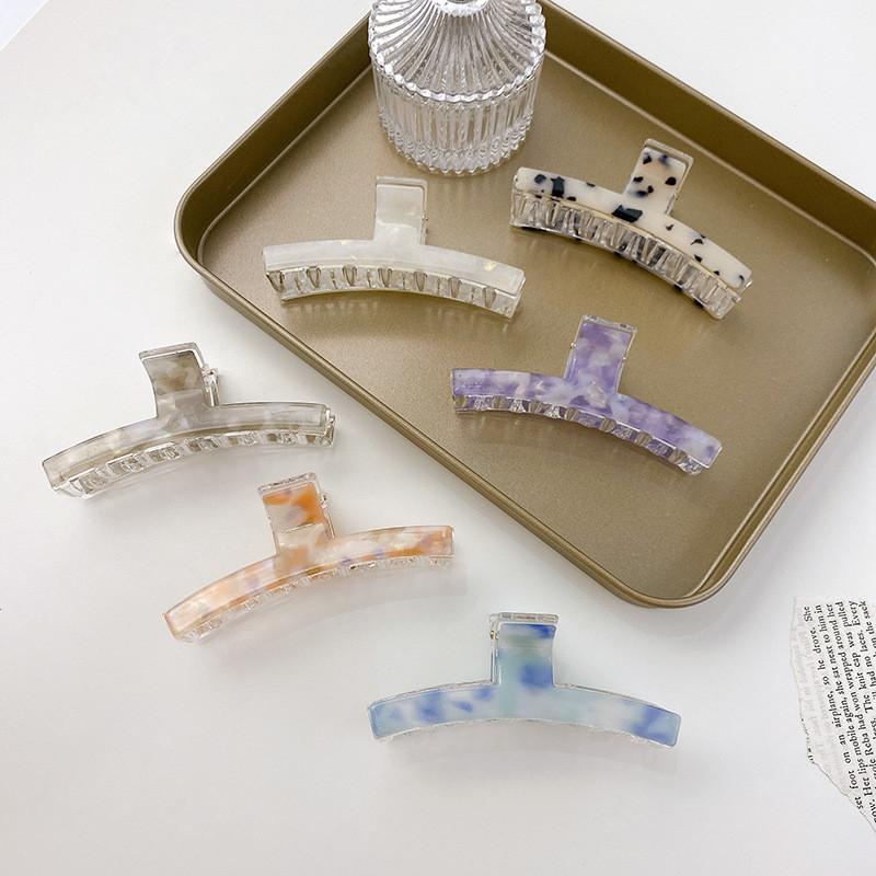 Chic Handcrafted Acetate Hair Claw In Geometric Design Ideal For Fashionable Women