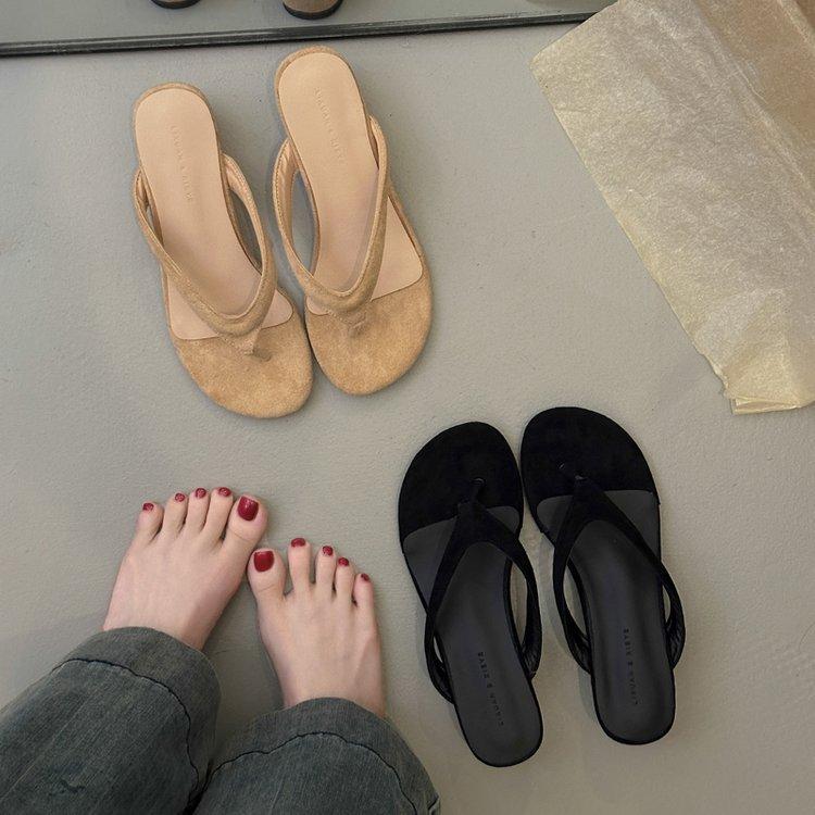Small Slope Heel Flip-flop Shoes Women 2025 Summer Wear Increase Height and Thinness Beautiful Beach Cool Slippers Women