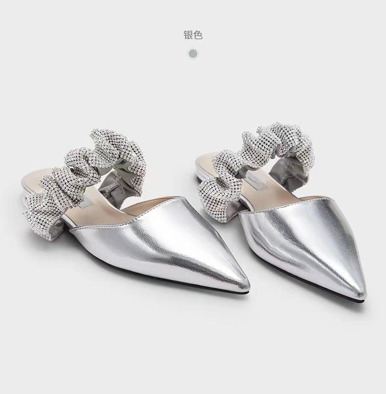

Тапочки с кристаллами и оборками, женские, модные босоножки 2024 года, туфли на плоской подошве, каблуки, мюли с острым носком, женская обувь, удобные шлепанцы, серебристые шлепанцы 4.5 серебряный