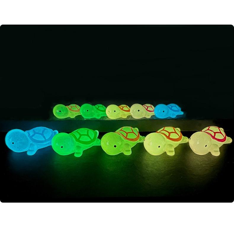 

10 шт./лот, мини-фигурка светящейся черепахи из мультфильма, светящиеся в темноте миниатюры, украшение для сказочного сада, мох, террариум, микропейзаж * --- Small 0.9x2.2cm разноцветные