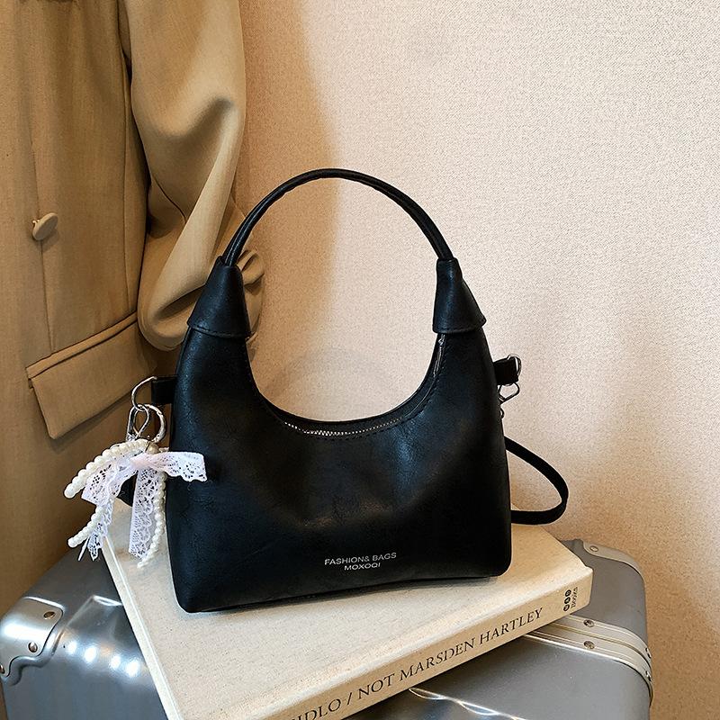 A Stylish and Fashionable Single-shoulder Crossbody Bag with A Luxurious Texture for Commuting To Work.