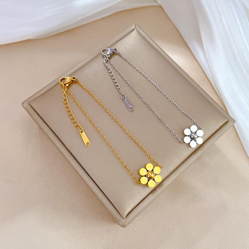 Titanium Steel Dongmen Personalized Round Bead Six-Valve Flower Chain Bracelet Female Retro Girlfriend