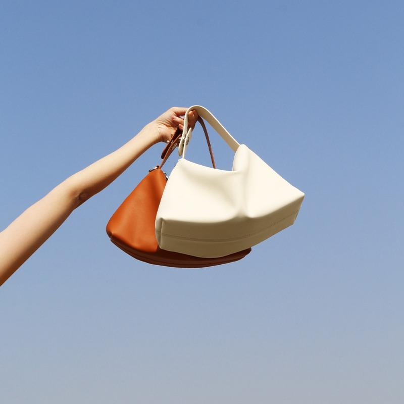 Single-shoulder Bag Large-capacity Genuine Leather Cosmetic Bag Minimalist Style Texture Handbag