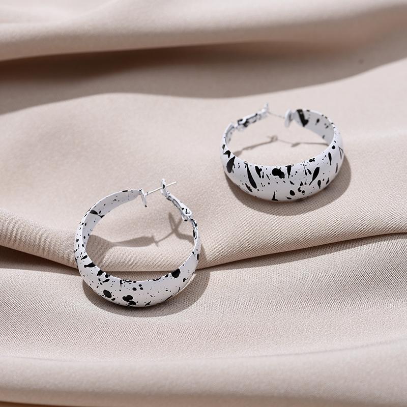 Vintage Big Statement Hoop Earrings Earrings for Women Metal Colorful Black White Korean Hoop Geometric Circle Earrings Jewerly