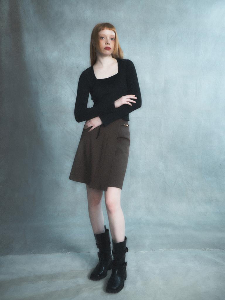 Renezmia Pleated Point Mini Skirt_Brown