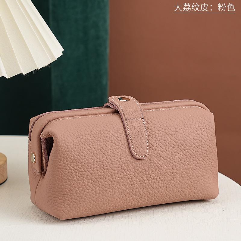 

Engrave Letters Cowhide Luxury Cosmetic Bag Large Capacity Make Up Brush Storage Bag Woman Travel Portable Toiletry Bag Purse розовый