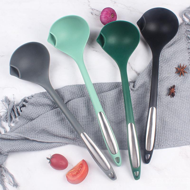 Ustensile de bucătărie Separator de ulei din silicon rezistent la căldură Oală anti-opărire cu mâner lung Skimmer lingură Spatulă antiaderentă Oală fierbinte