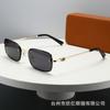 Metal small square sunglasses, European and American ins fashionable high-end sunglasses, trendy men and women wear sunscreen glasses