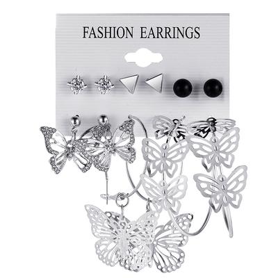 Silver Elegant Heart-shaped Crystal Elegant Earrings Suitable for Women's Party Jewelry