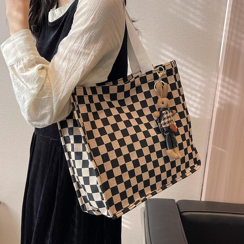 High-value Bag Large Capacity Chess Board Plaid Canvas Shoulder Bag Fashion Commuting Bag Student Class Handbag