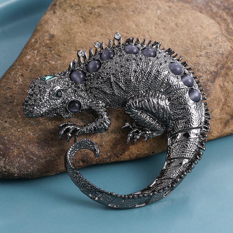

SKEDS Exquisite Vintage Lizard Brooches For Women Men Metal Animal Fashon Design Badges Pins Clothing Coat Accessories Jewelry