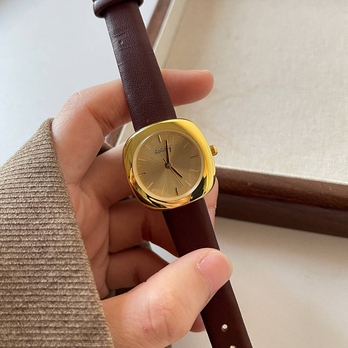 

Casual Quartz Wristwatch for Women Simple Gold Watch Adjustable Stainless Steel Strap Wristwatch Ladies Luxury Clock Gifts