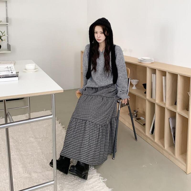 Women s Kitsch Mood Thick Bonnet Strap Knit Hat Black