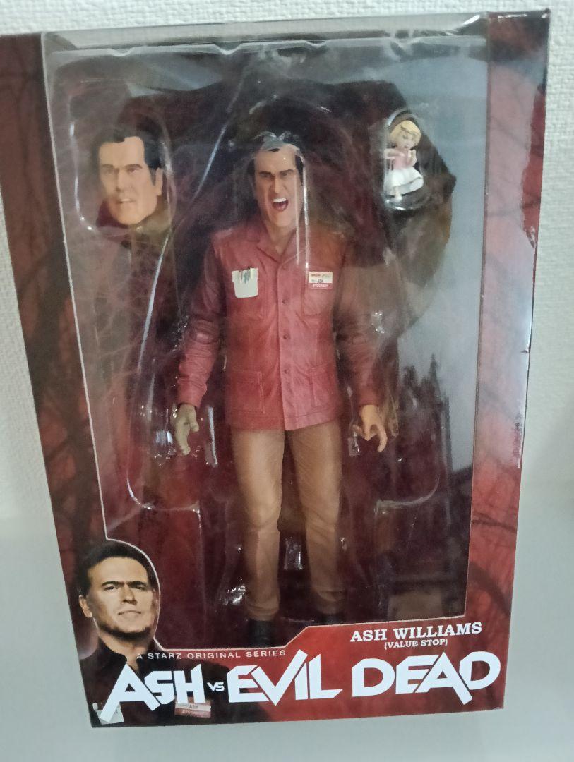 

[Б/У] NECA Зловещие мертвецы возвращаются Эш Версия для дисконт-магазина