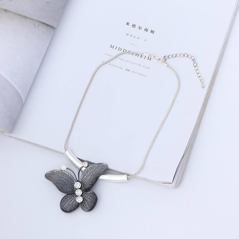 Popular Necklace Butterfly Diamond Fashion Versatile Short Ladies Pendant Short Necklace