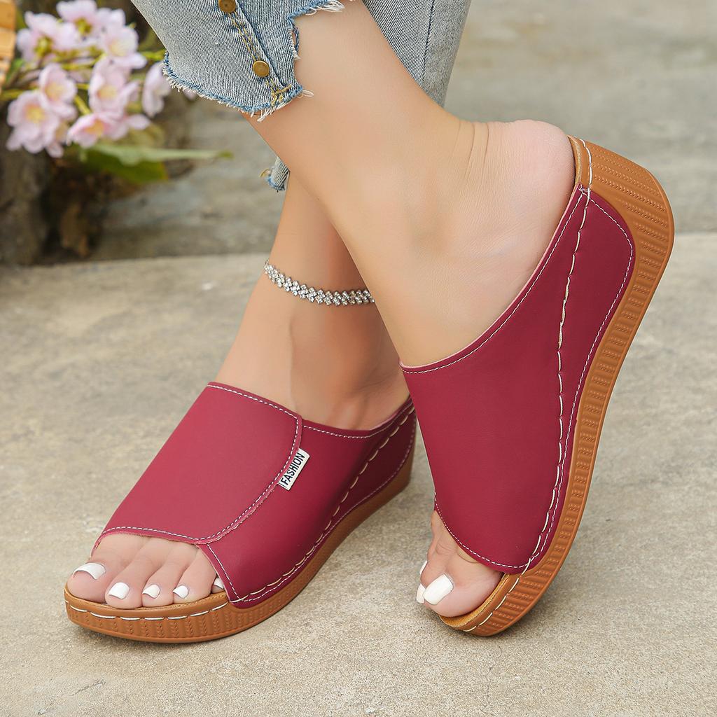 2025 European and American slope heel slippers round head wear new women's cool slippers comfortable versatile light travel