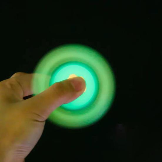 

Магнитная игрушка-спиннер для снятия стресса и беспокойства для детей и подростков, для взрослых, светящийся гироскоп на кончике пальца, портативная образовательная сенсорная вращающаяся игрушка для путешествий чёрный