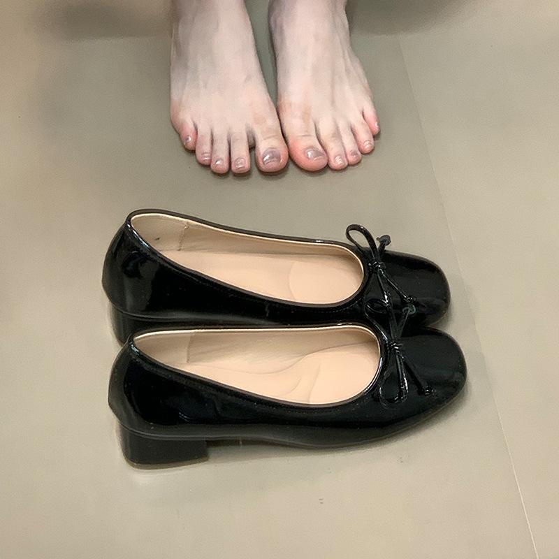 

Thick heel light mouth bow temperament commuter shoes retro French patent leather Mary Jane small leather shoes 39 чёрный