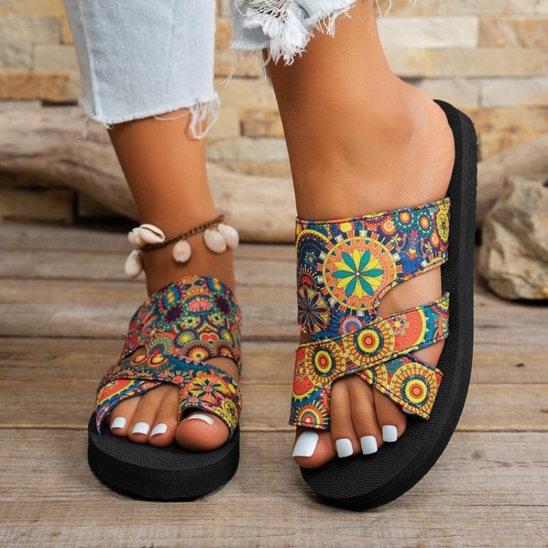 Spot Sommer Neu Dicke Sohle Farbkombination Klettverschluss Europäischer und Amerikanischer Berühmter Stil Strand Sandalen Damen